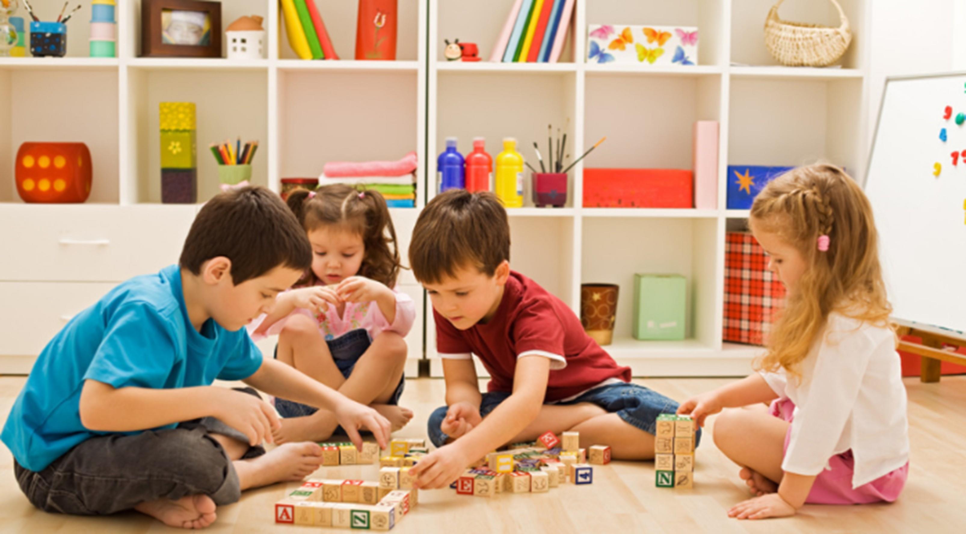 Giáo Dục Trẻ Theo Phương Pháp Montessori Qua Các Bộ Đồ Chơi