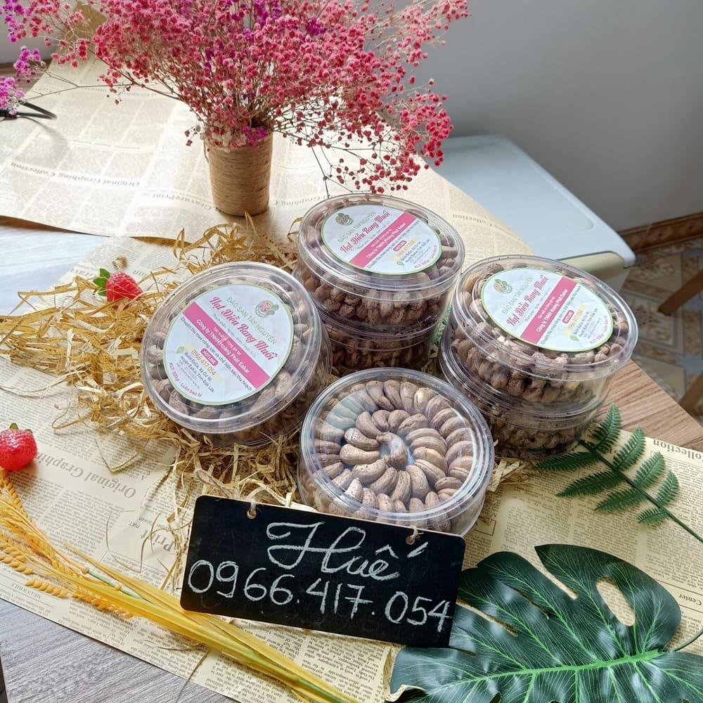 Hạt điều lụa rang muối cả vỏ xếp hoa 500gr